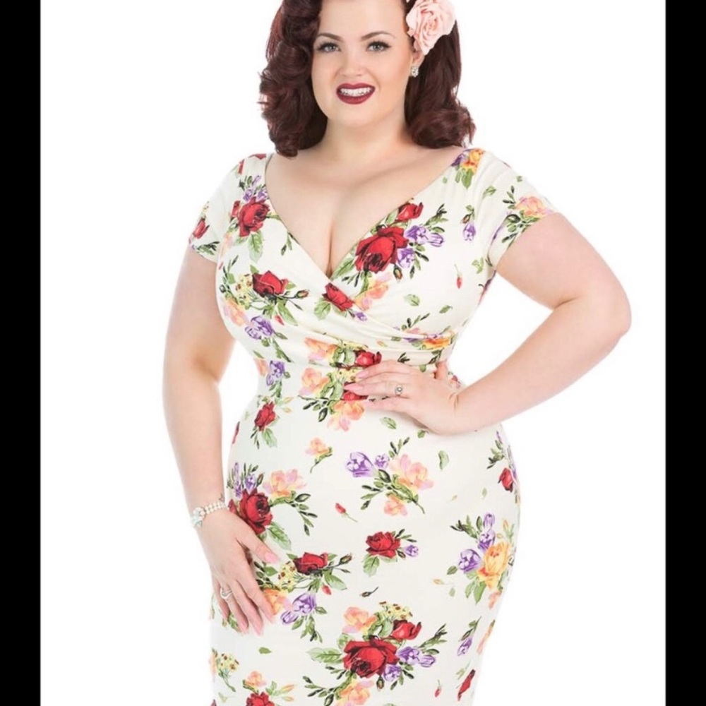 Ursula Wiggle Dress in Vintage Red Rose Floral
